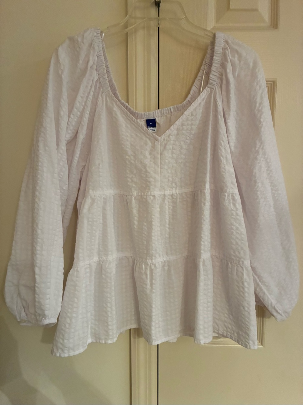 Old Navy Seersucker white tiered top XL